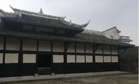 中国工农红军长征成功留想馆暨中共川南特委会议会址（余家祠）建理；ず筒颊
